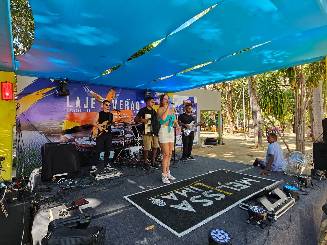 Lajeverão reúne moradores e turistas com música e lazer nas praias de Lajeado